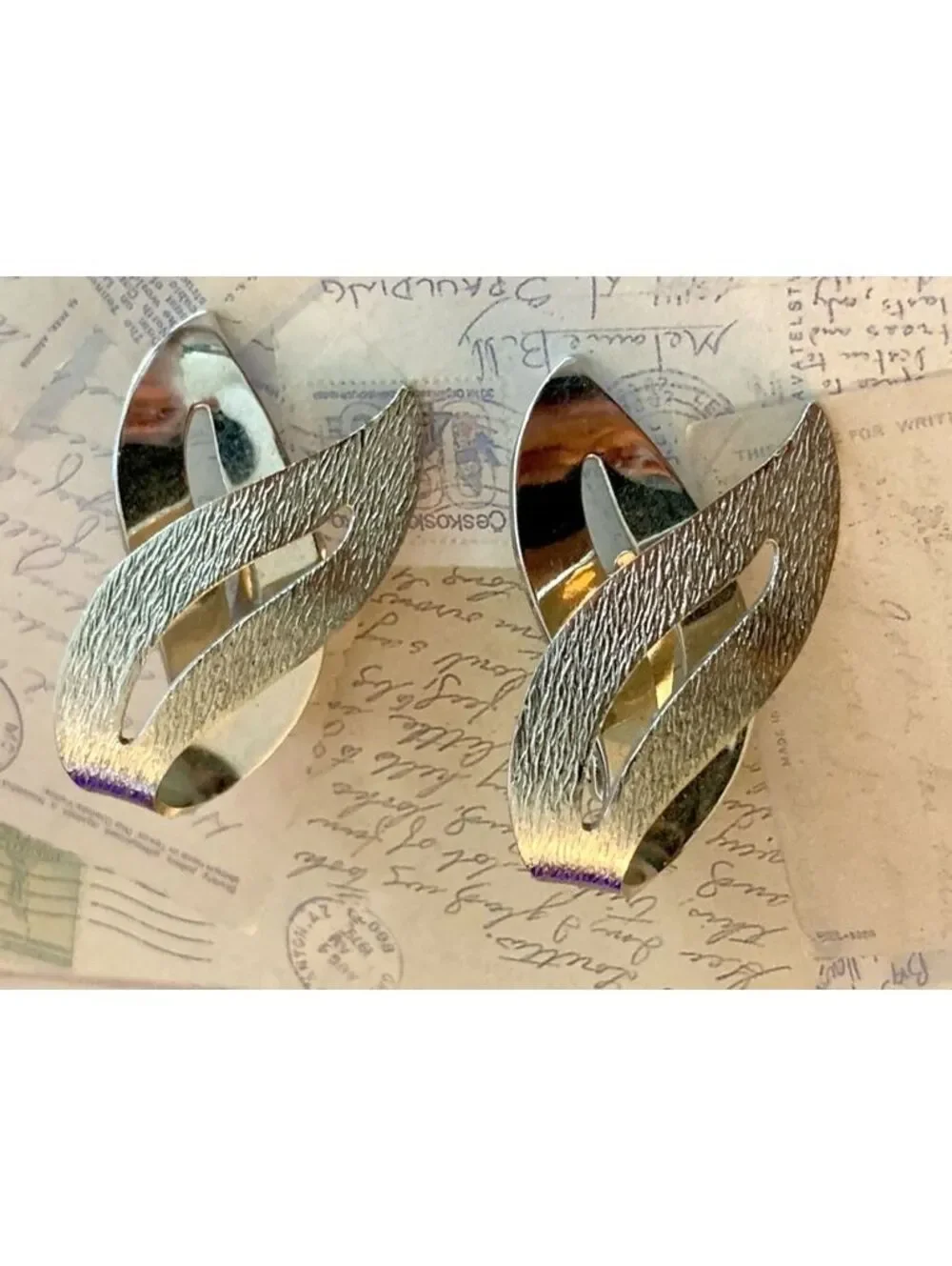 Vintage Signed Sarah Cov. Stylish Leaf Clip-On Earrings with Textured Detail